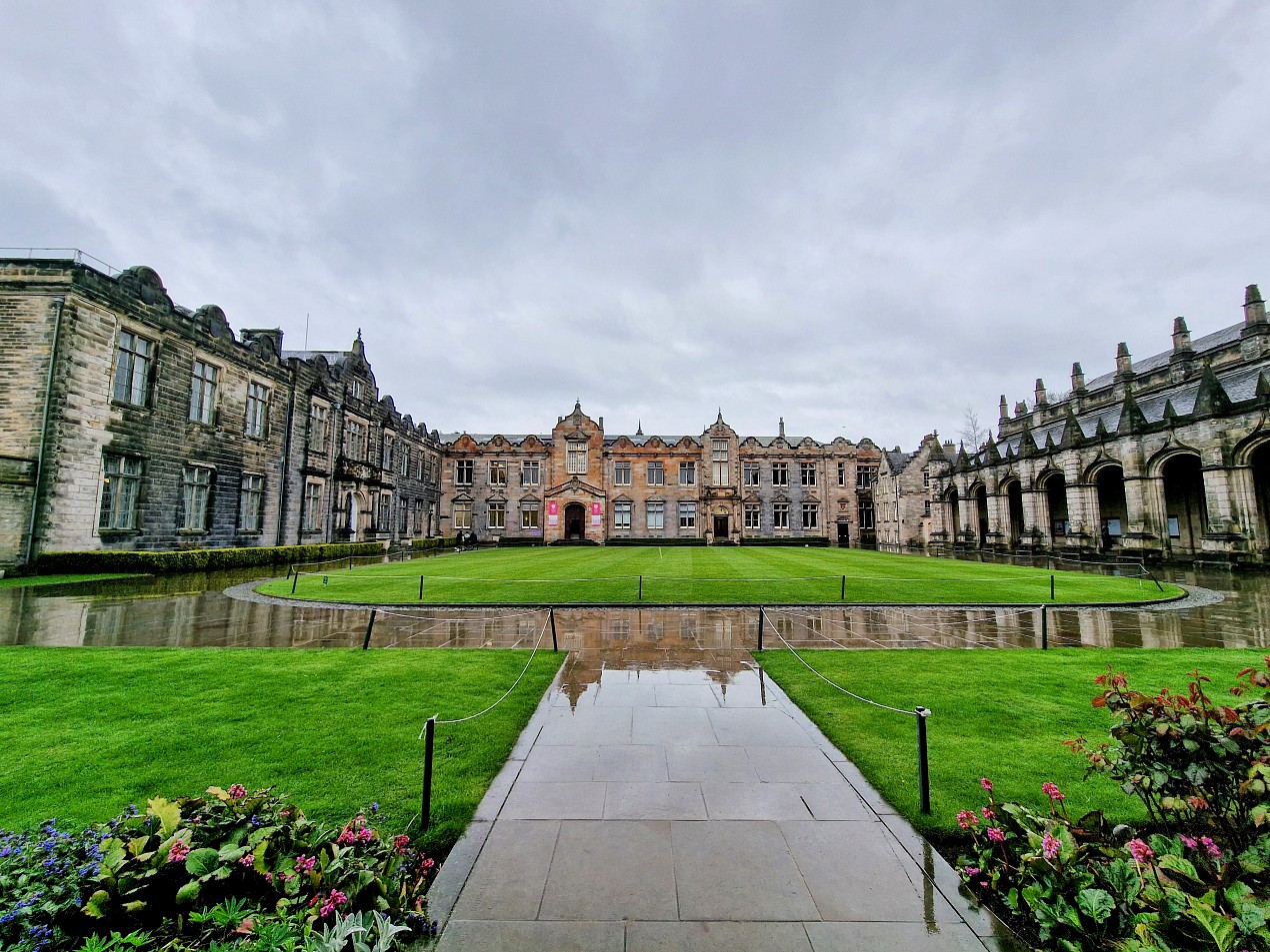 Kunjungan singkat saya ke St. Andrews: Katedral, Kastil, dan universitas bak di dunia Harry Potter.